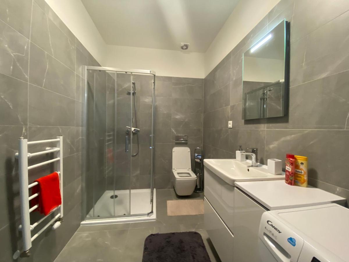 New, Beautiful Apt With Parking In Best Location! 布拉迪斯拉发 外观 照片