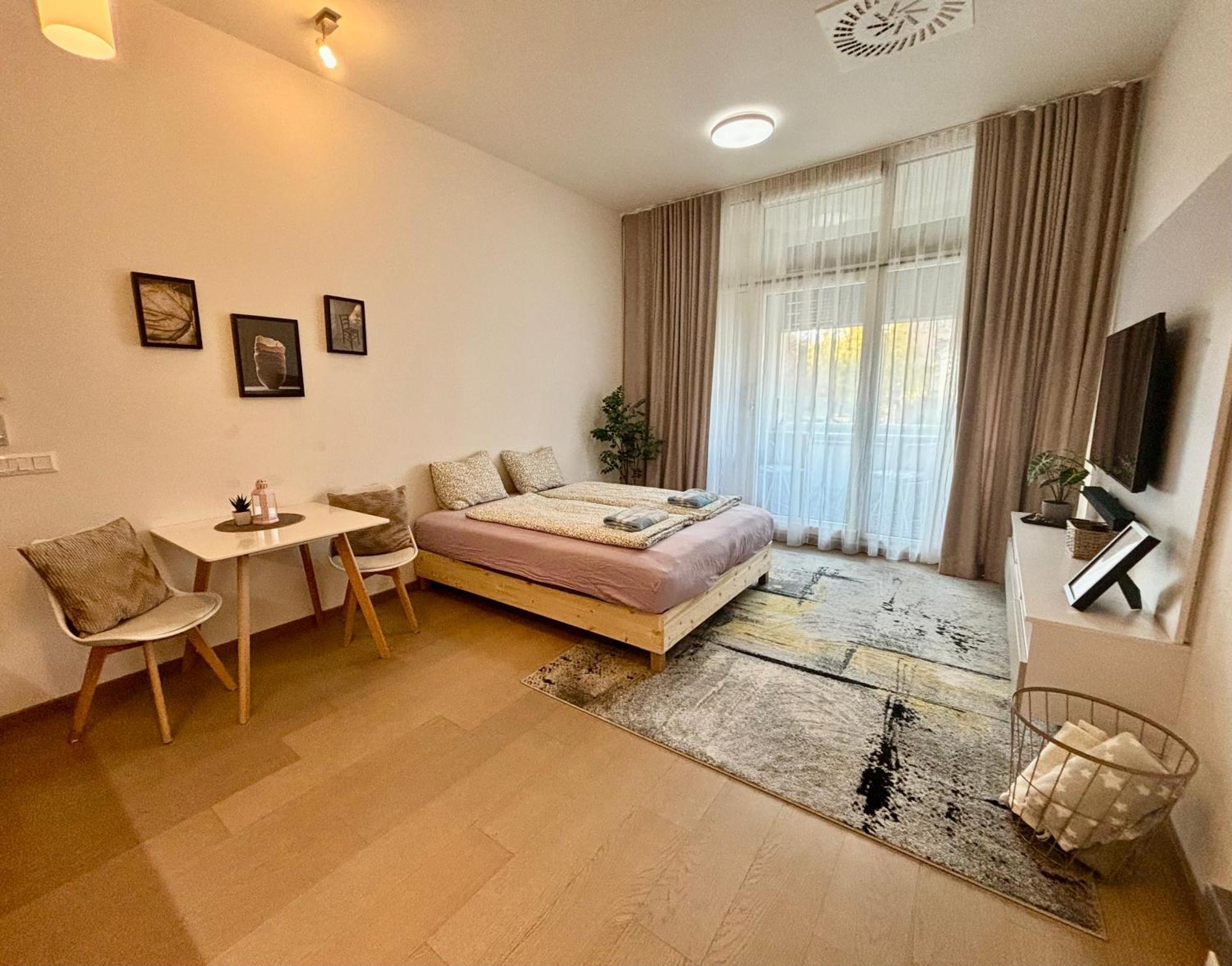 New, Beautiful Apt With Parking In Best Location! 布拉迪斯拉发 外观 照片